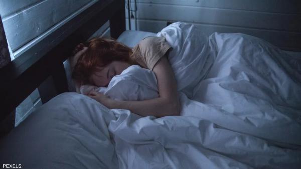 7 أخطاء شائعة تمنع النوم في الليالي الحارة