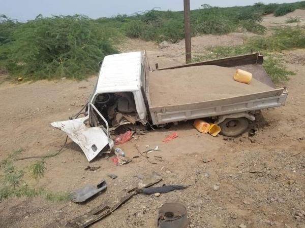 انفجار لغم ارضي بسيارة نقل وبتر ارجل السائق بالمخا