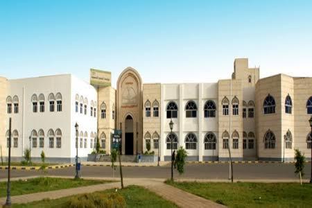 مليشيات الحوثي تحول ملعب كرة قدم بصنعاء إلى مقبرة لقتلاها