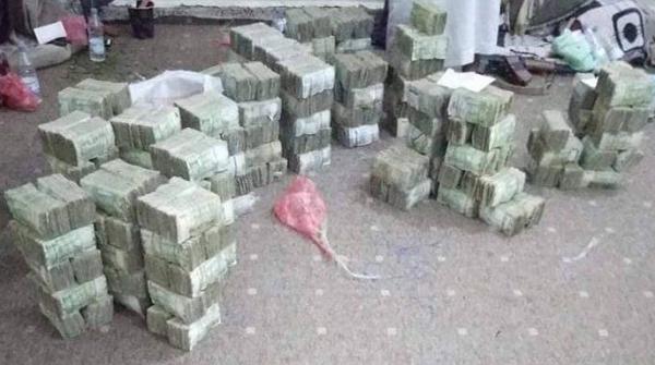 ضبط 91 مليون ريال من الطبعة القديمة في طريقها للحوثيين