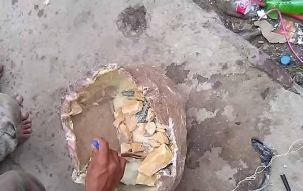 نزع وتفكيك ألغاماً ومتفجرات حوثية في قعطبة وحجر