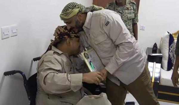 العميد طارق صالح يكرم الدفعة الثانية من جرحى المقاومة الوطنية