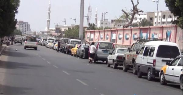 لجنة حكومية تحمل جماعة الحوثي مسؤولية أزمة المشتقات النفطية