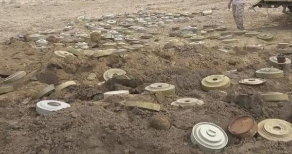إصابة مدني وطفل بانفجار لغم حوثي في الضالع