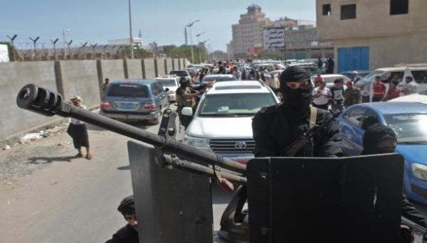عدن..إصابة اثنين من حراس البنك المركزي في تبادل لإطلاق النار