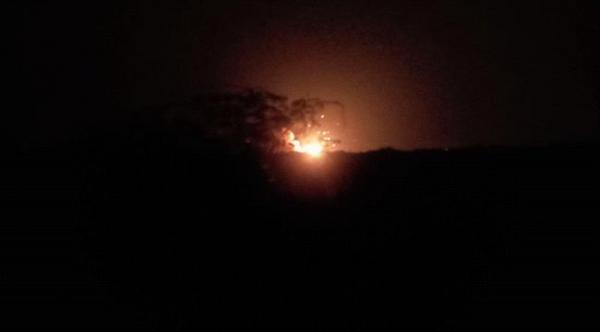  حريق هائل في شاحنات كانت في طريقها لمليشيات الحوثي بحيس