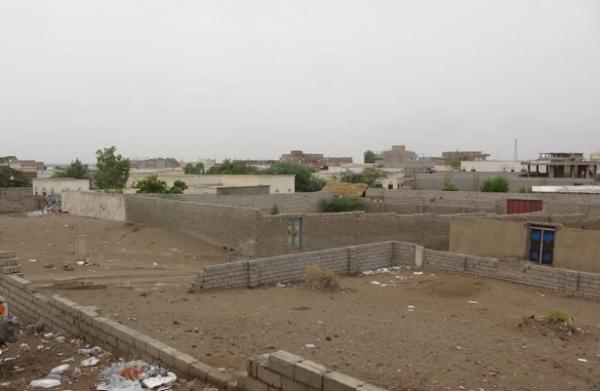 مليشيات الحوثي تواصل قصف الأحياء السكنية في التحيتا