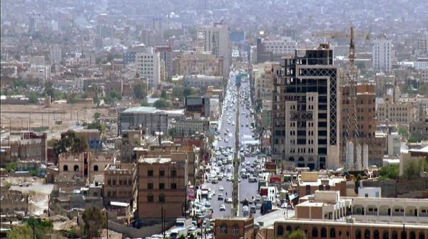 شخص يحرق نفسه بسبب الأوضاع المعيشية الصعبة بصنعاء